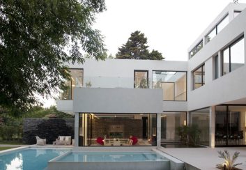 Thiết kế biệt thự màu trắng độc đáo tại Argentina